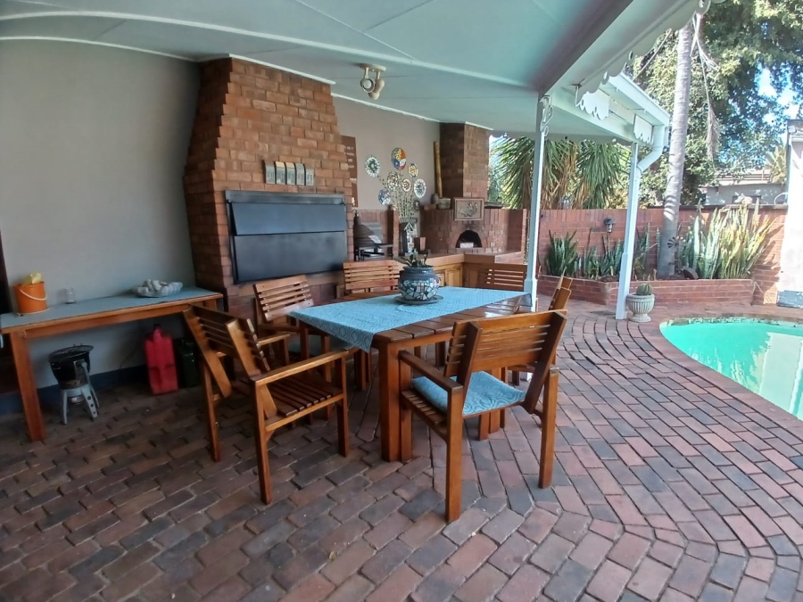 4 Bedroom Property for Sale in Herlear Northern Cape